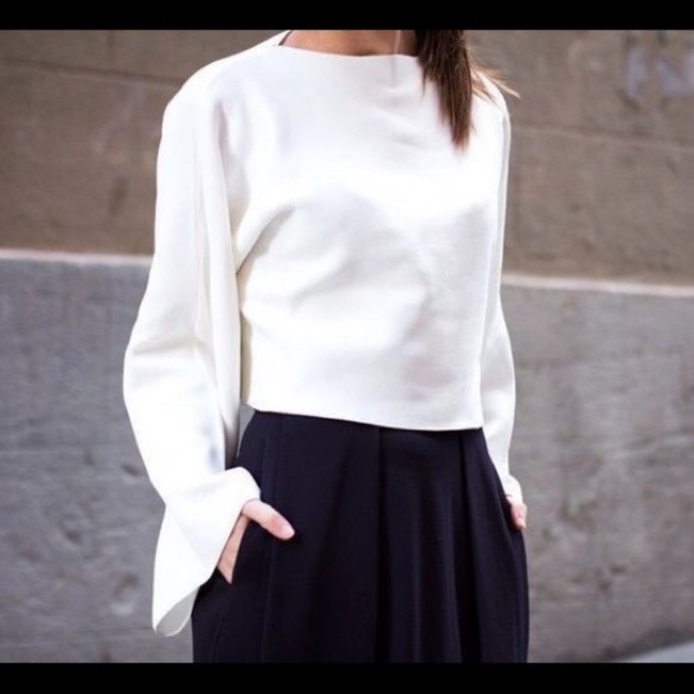 NWOT Zara knit bell sleeve top size medium